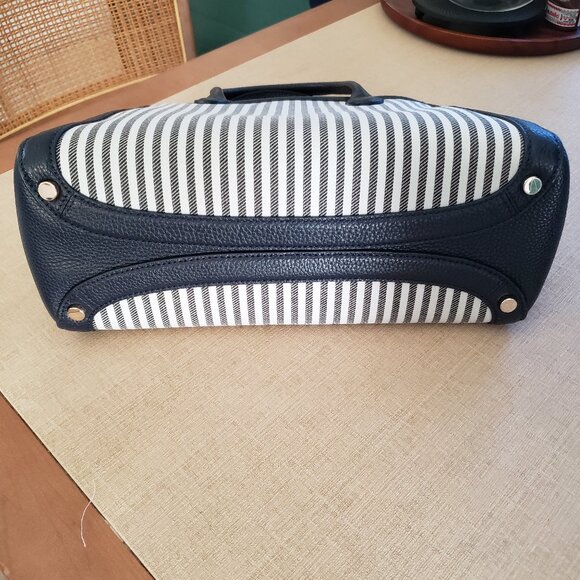 Kate Spade Knott crossbody purse - Picture 2 of 3